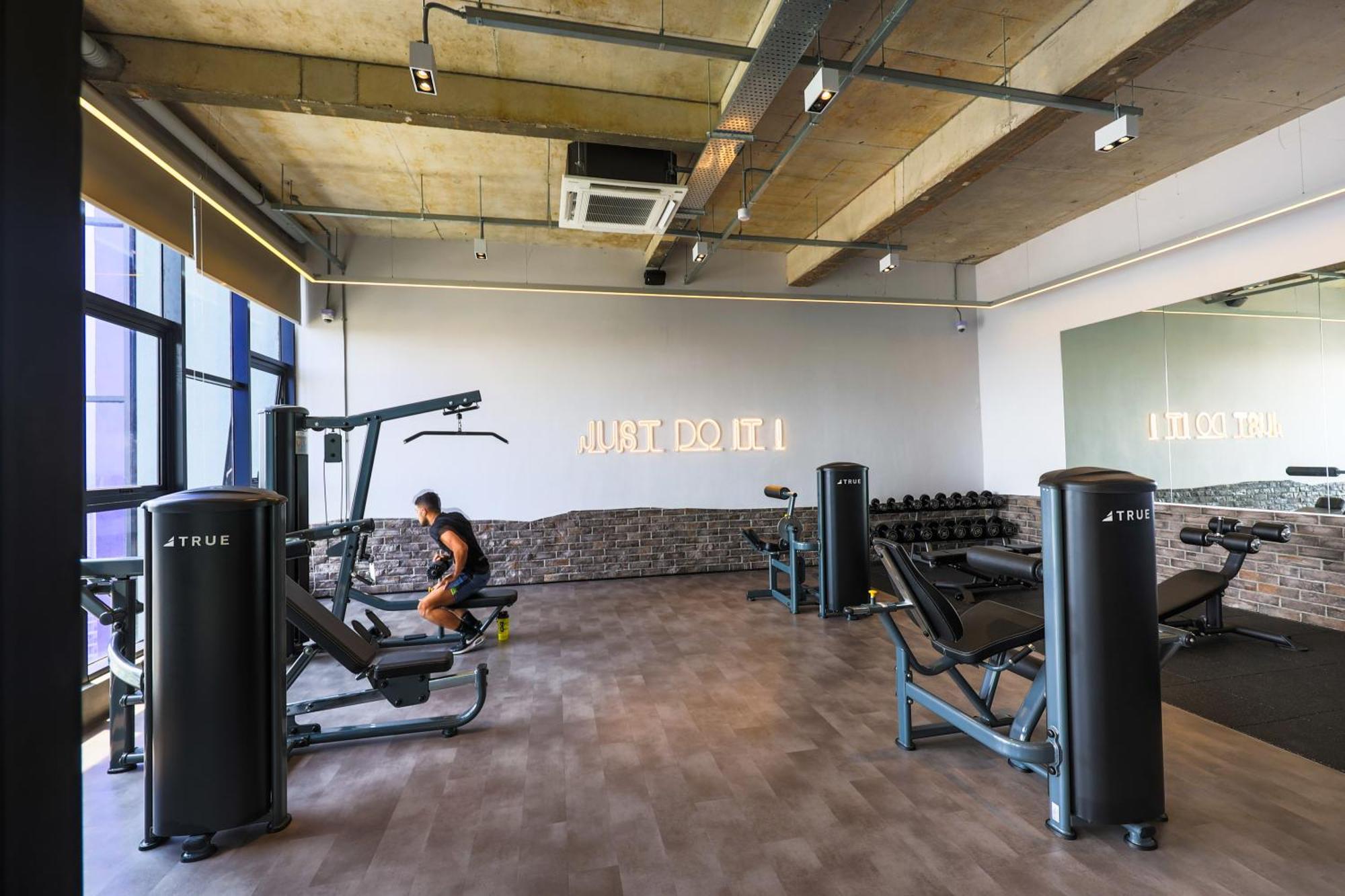Millerz Square By Mykey Apartment กัวลาลัมเปอร์ ภายนอก รูปภาพ The gym at the University of Roehampton
