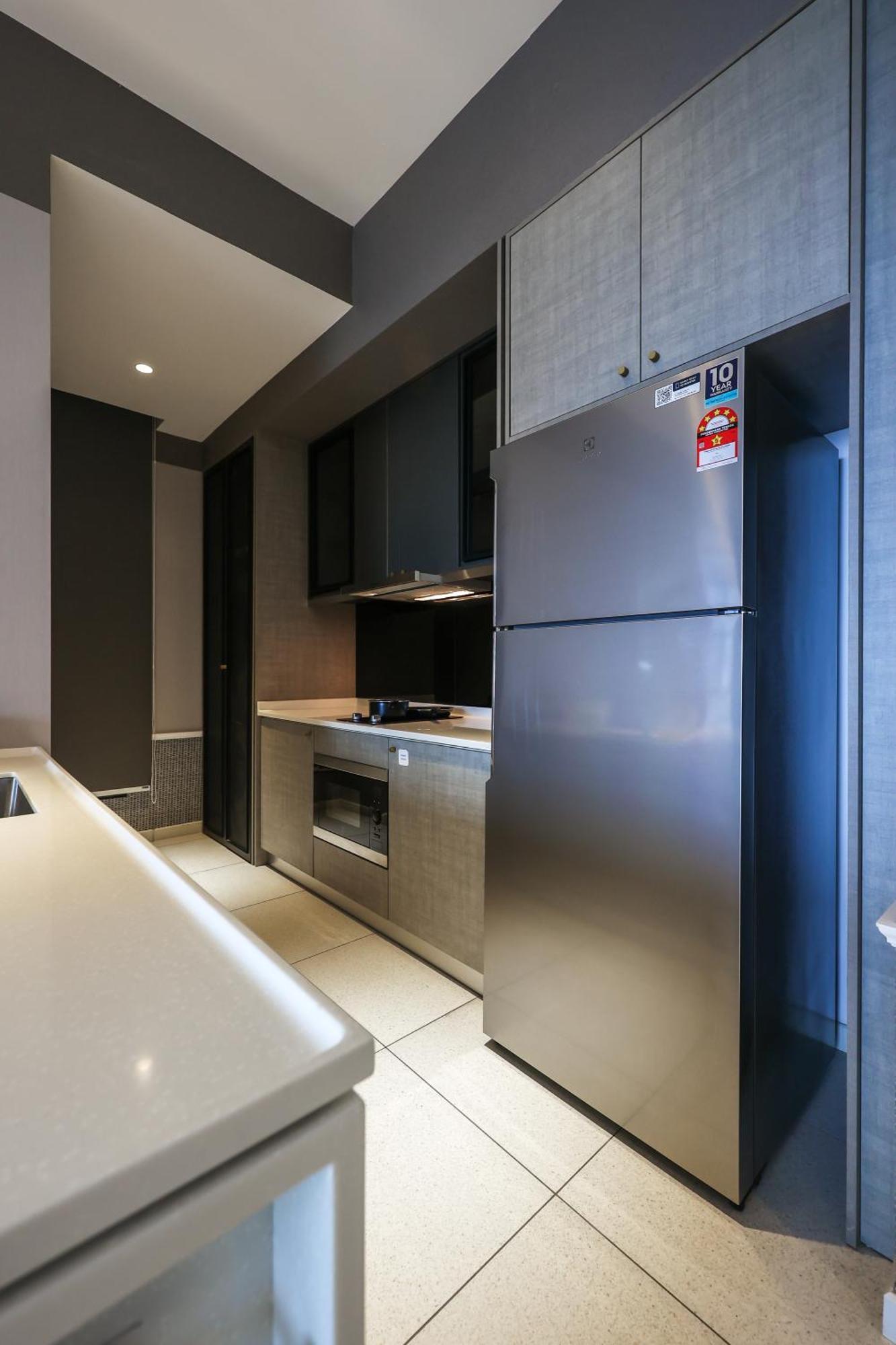 Millerz Square By Mykey Apartment กัวลาลัมเปอร์ ภายนอก รูปภาพ A refrigerator in a kitchen